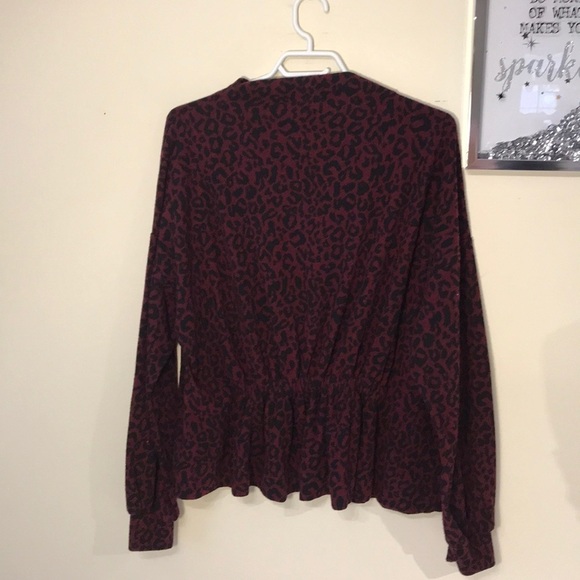 Ellen Tracy Burgundy Leopard Print Top - Picture 4 of 6